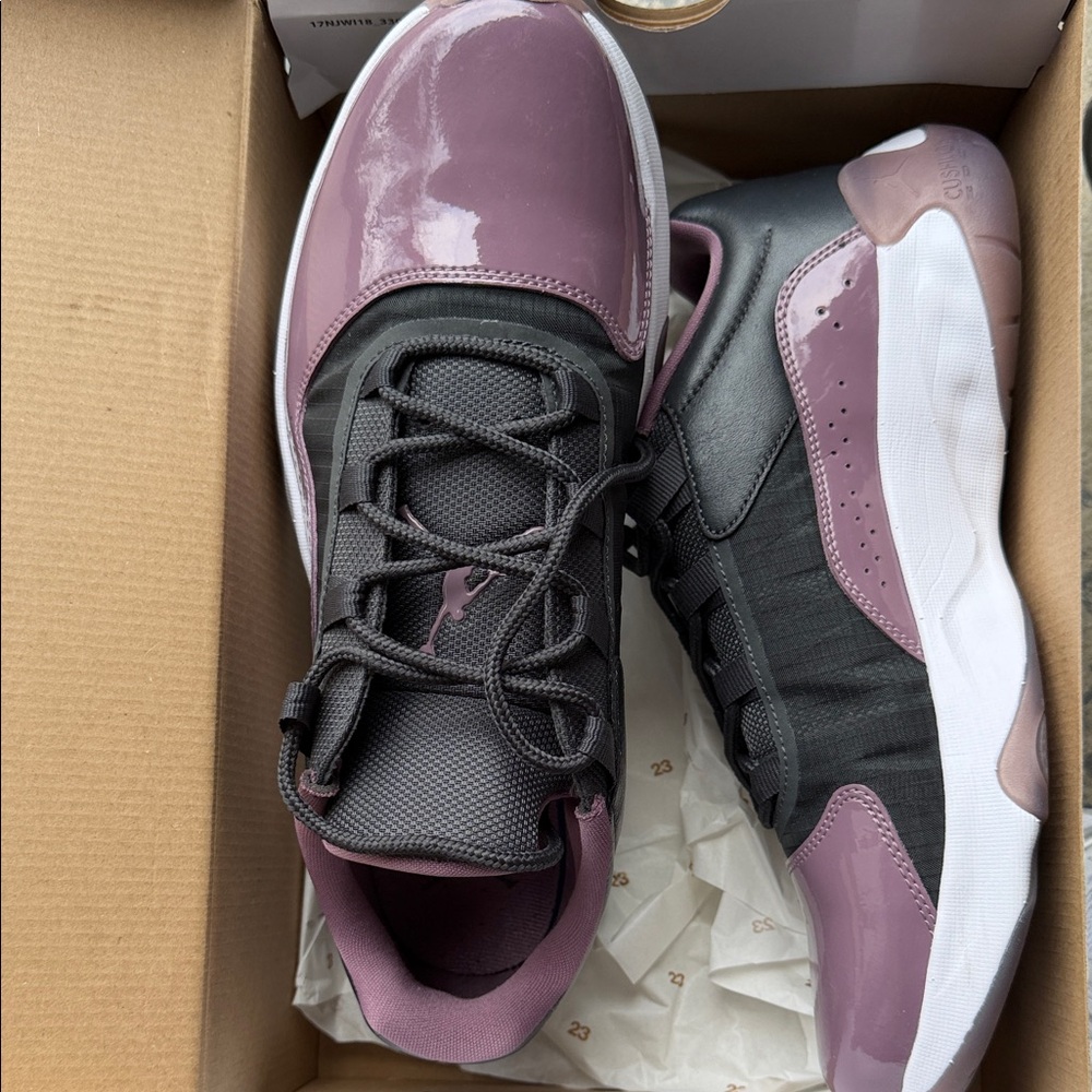 Jordan 11 Women's Comfort Low sz 12
